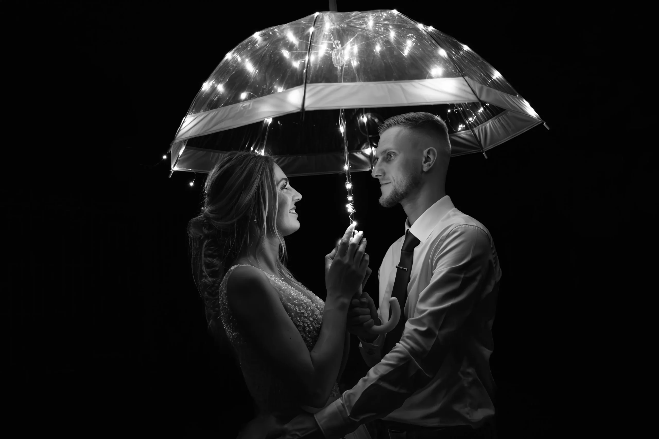 photo-de-couple-parapluie-lumineux